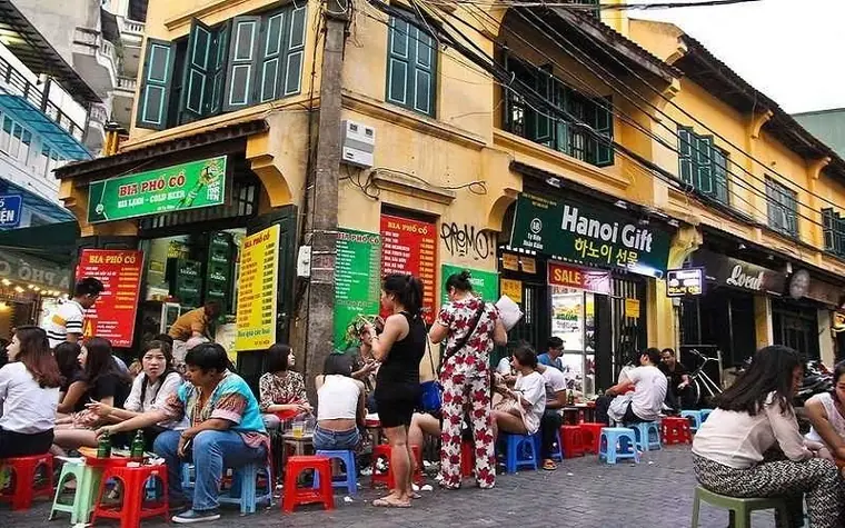 Bia Hơi Corner — Ханой, Перекрёсток Tạ Hiện · самое дешёвое пиво