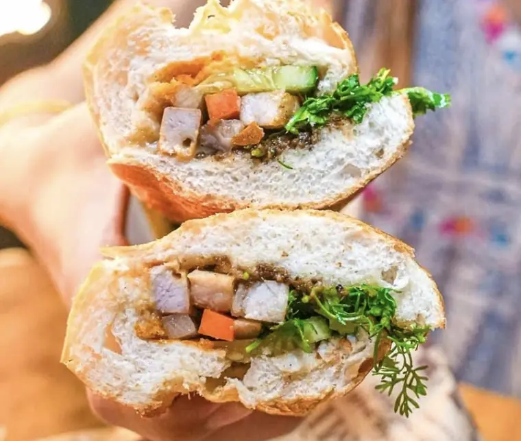 Bánh Mì Phượng — Хойан, Бань-ми · «симфония» по Бурдену