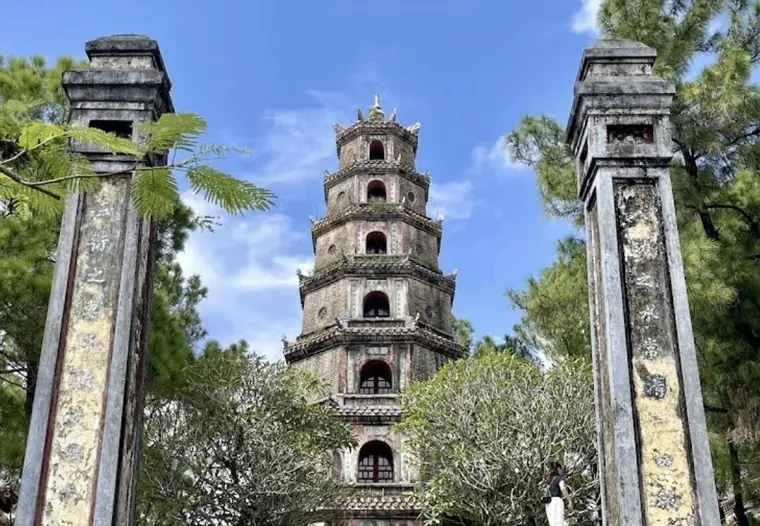 Thiên Mụ Pagoda — Хюэ, 7-этажная пагода · символ Хюэ