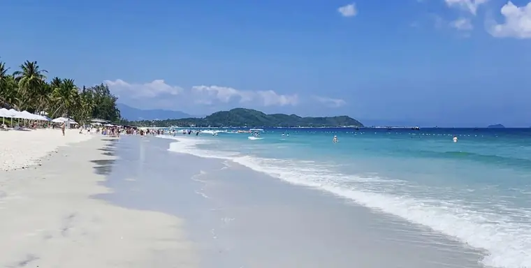 Doc Let Beach — Нячанг, Белый песок · мелкая вода
