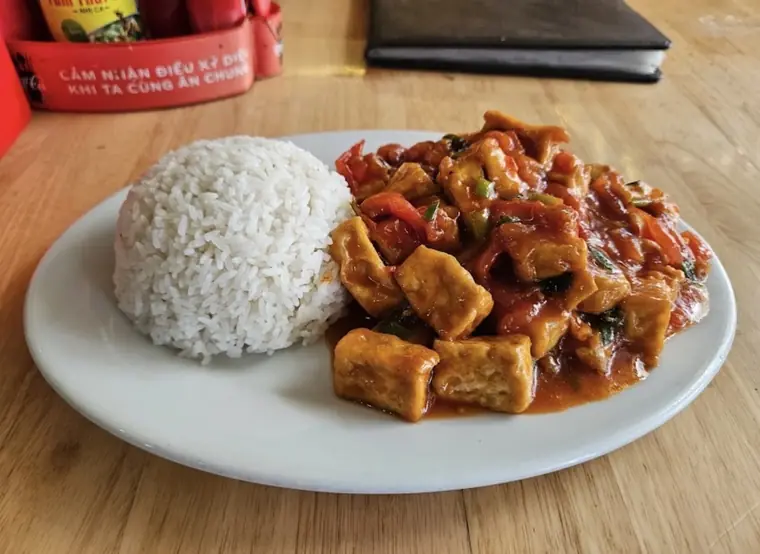 Ngọc Linh Restaurant — Ниньбинь, Домашняя кухня · знаменитый тофу