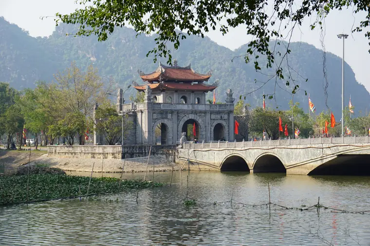 Hoa Lư Ancient Capital — Ниньбинь, Столица X века · 2 храма