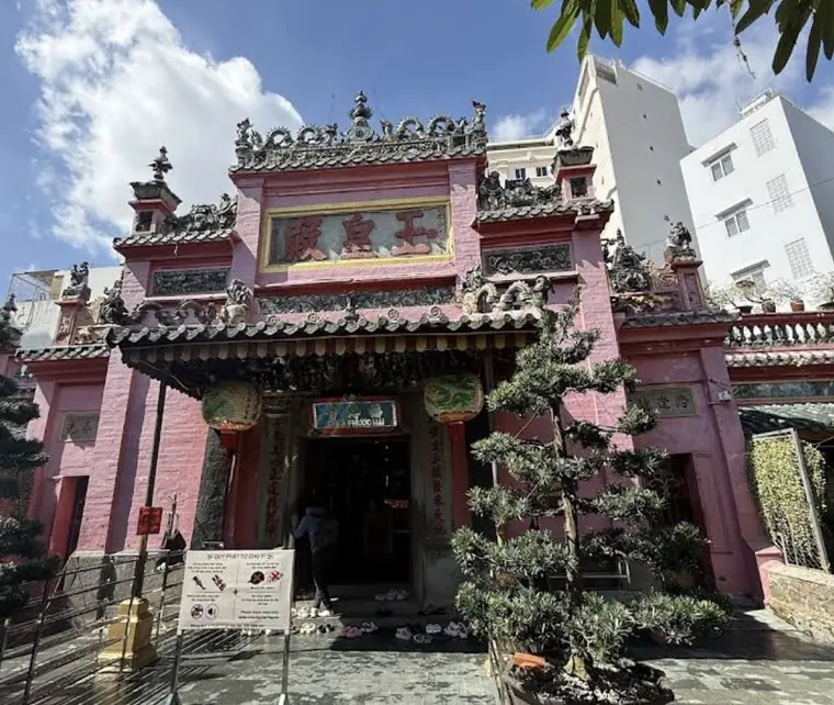 Chùa Ngọc Hoàng — Хошимин, Даосский храм · Нефритовый Император