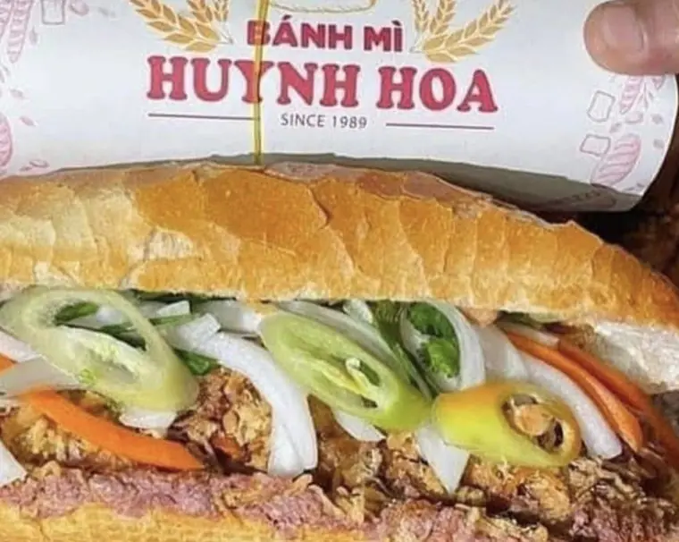 Bánh Mì Huỳnh Hoa — Хошимин, Бань-ми · десять видов мяса в багете