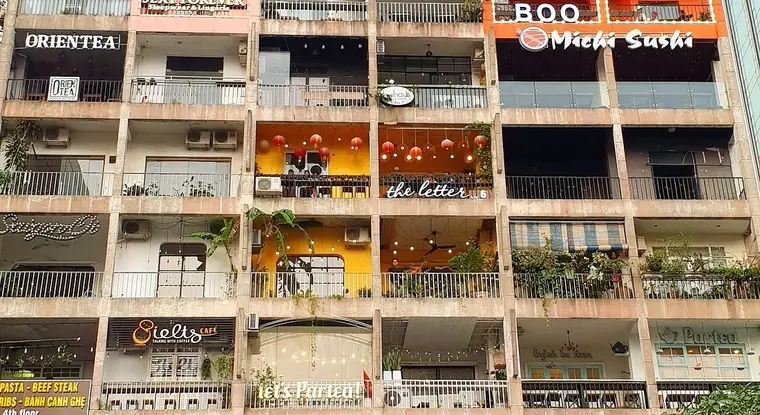 The Cafe Apartments — Хошимин, 9-этажный дом-сад из кафе и бутиков