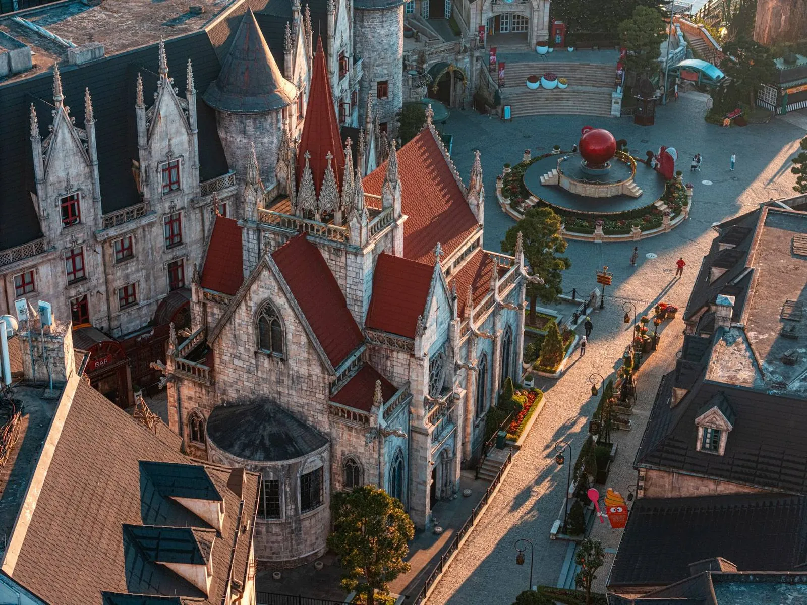 Здание парка аттракционов Fantasy Park на Ба На Хиллс