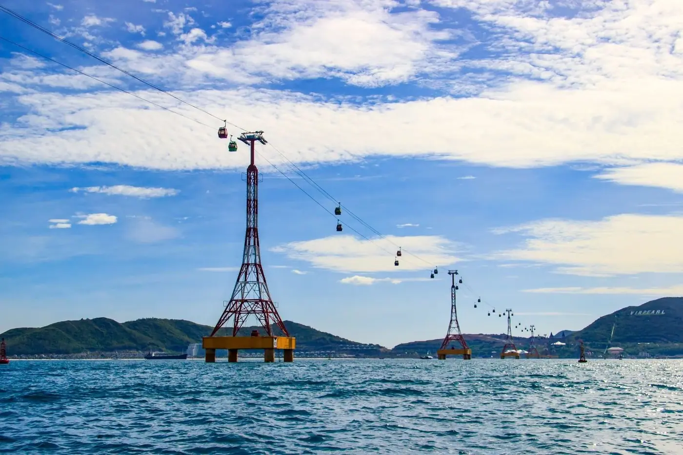канатная дорога на остров Винперл над морем